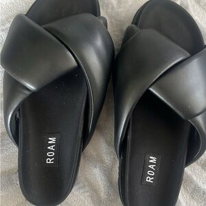 ROAM Black Minimalist Slide Sandals